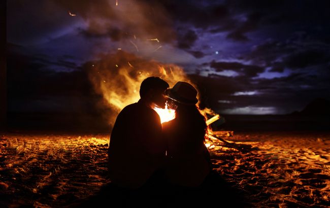 Доля подарує цим знакам Зодіаку особливу зустріч: хто знайде щастя свого життя