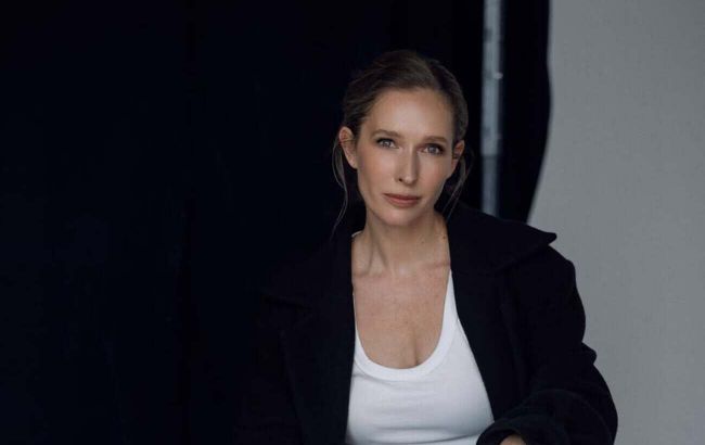 Знову у капелюшці: Осадча підкорила Ukrainian Fashion Week незвичайним "луком"