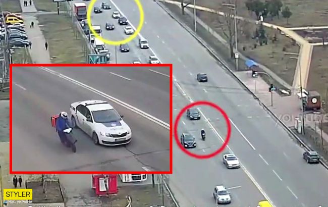В Киеве курьер на мопеде&nbsp;устроил невероятные гонки с патрульными (видео)
