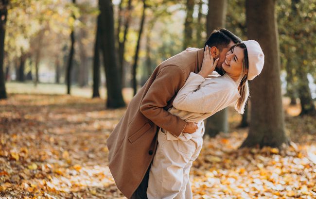 Китайський гороскоп на жовтень обіцяє кохання і гроші цим знакам: пощастить в усьому