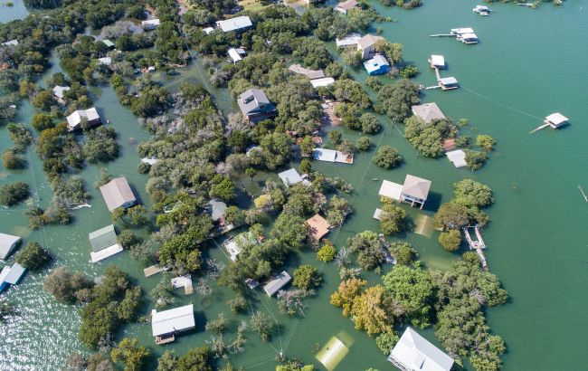Часть Японии ушла под воду: видео наводнения и первые подробности