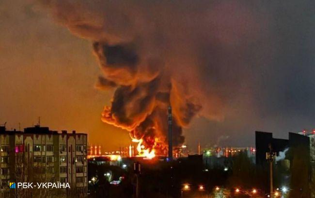 Британська розвідка показала наслідки ударів по нафтобазі бомбардувальників в Енгельсі