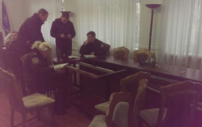 Неизвестные в камуфляже устроили погром в здании Одесской таможни