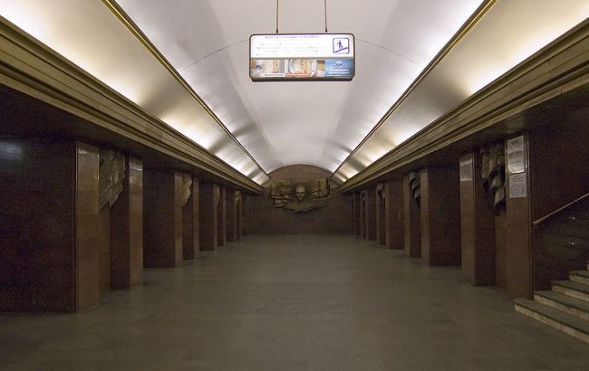 В Киеве на станции метро "Театральная" человек бросился под поезд