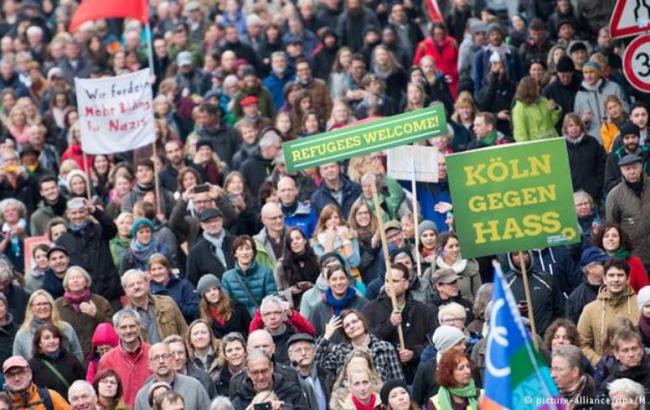 В Кельне произошли столкновения между ксенофобами и их противниками