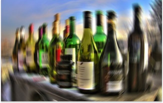 Пьяная украинка "словила белку" и устроила дебош в самолете: подробности