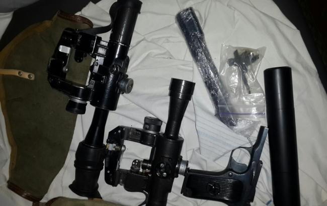 В поезде "Кривой Рог - Москва" обнаружили пистолет "ТТ", два прицела и глушитель