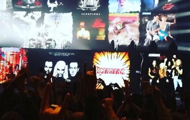 "Море драйву": соцмережі відреагували на виступ легендарних Scorpions в Києві (фото і відео)