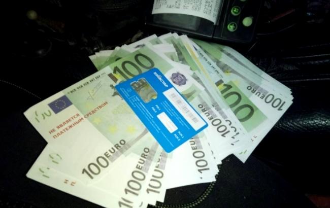 На Закарпатье полиция обнаружила автомобиль с патронами и наркотиками