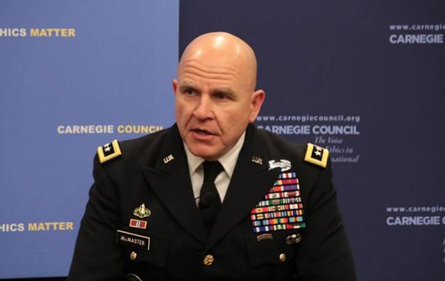 Помічник Трампа з нацбезпеки покине пост у квітні