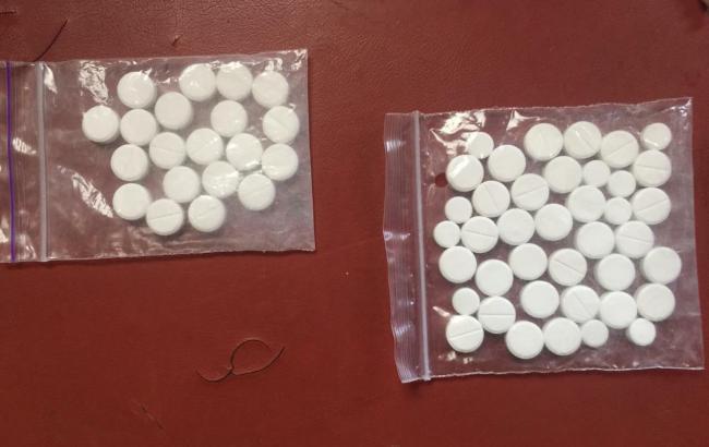 На КПВВ "Станица Луганская" обнаружили партию наркотиков