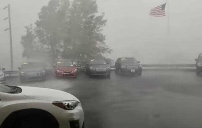 Сильный шторм повредил линии электропередач и здания в Массачусетсе