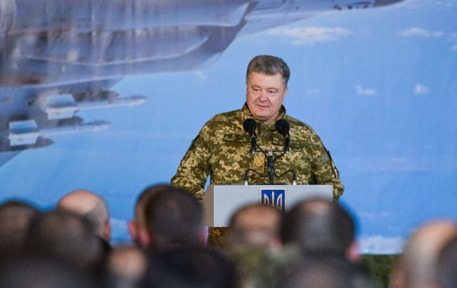 Порошенко: разрешаю и приказываю применять все силы и средства для ответного огня в зоне ООС