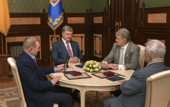 Порошенко провел встречу с экс-президентами Украины