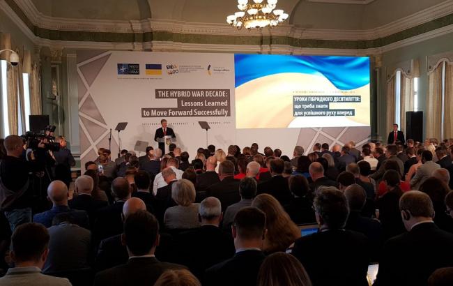 Порошенко: цель гибридной войны РФ - подорвать устои всего демократического мира