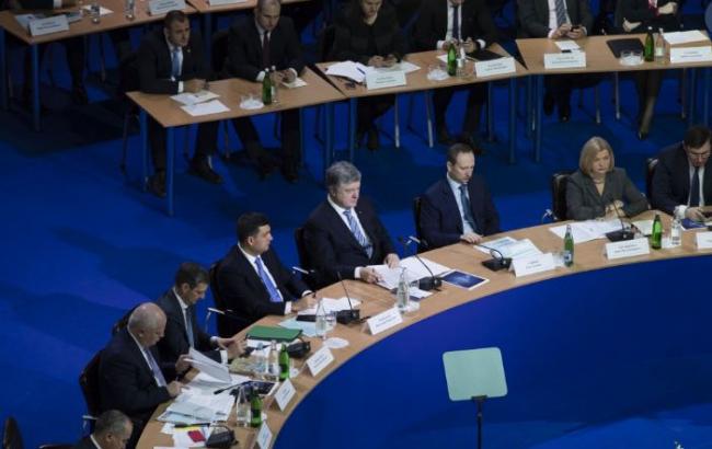 Порошенко инициирует выделение 3 млрд гривен на подключение сельских школ к интернету