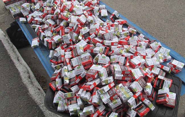 Прикордонники на пунктах пропуску вилучили партії контрабандних сигарет