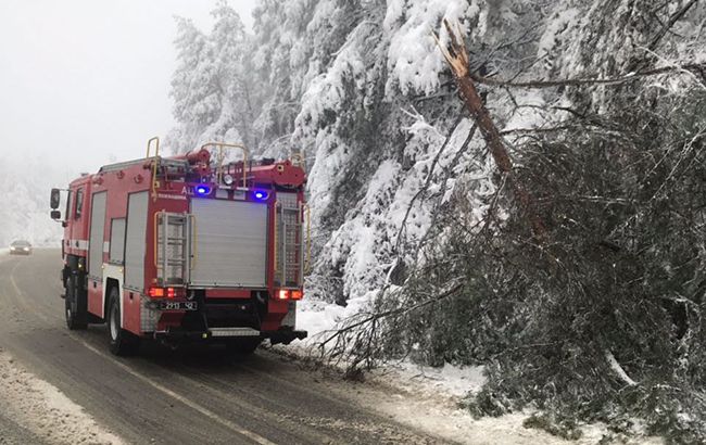 В Закарпатской области из-за непогоды обесточены более 40 населенных пунктов