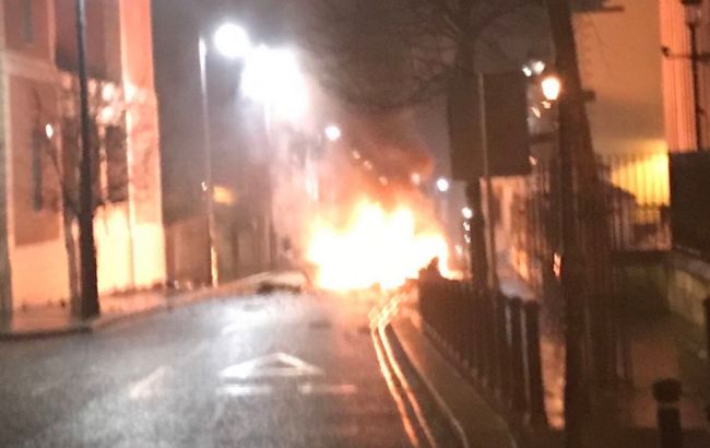 В Дерри возле суда взорвался автомобиль