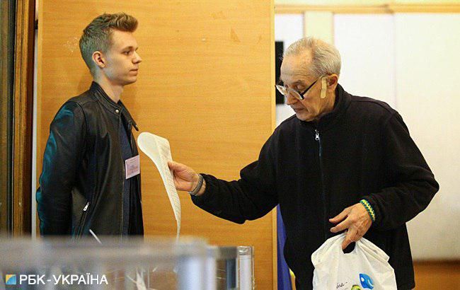 В Киеве 8 участков начали работу с опозданием