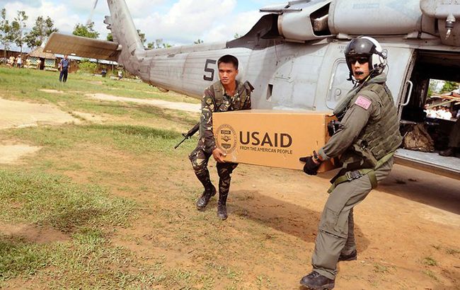 Сенатор США предложил силой доставить гумпомощь в Венесуэлу