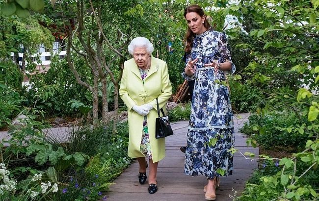 Серьезная оплошность? Кейт Миддлтон нарушила протокол с Елизаветой II