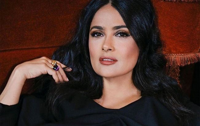 Ей точно 52? Роскошная Сальма Хайек восхищает молодостью на страницах глянца