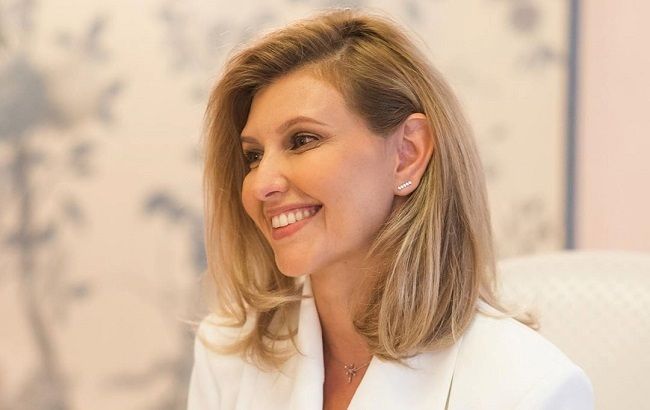 Леди в белом: Елена Зеленская впечатлила элегантным образом на День Независимости