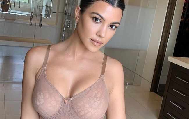 Бездоганна з ніг до голови: Кортні Кардашян блищить в гламурному образі
