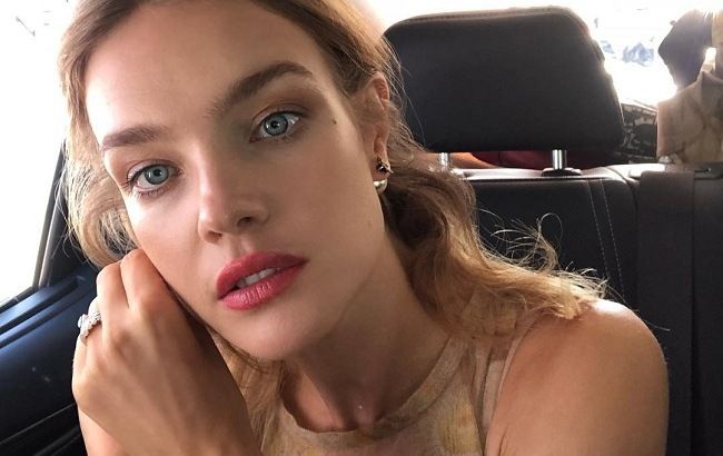 Очень по-французски: Наталья Водянова заворожила изысканным образом на фоне Эйфелевой башни