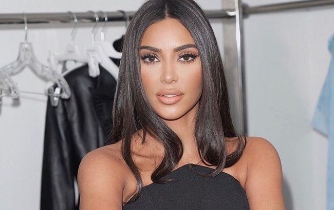 Чорна королева: Кім Кардашьян демонструє спокусливі total black наряди на всі випадки життя