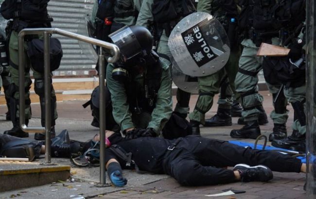 В Гонконге из-за протестов не работают метро и автобусы