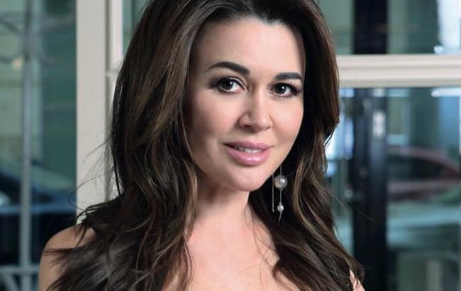 Заворотнюк поздравила с Новым годом: появилось семейное фото