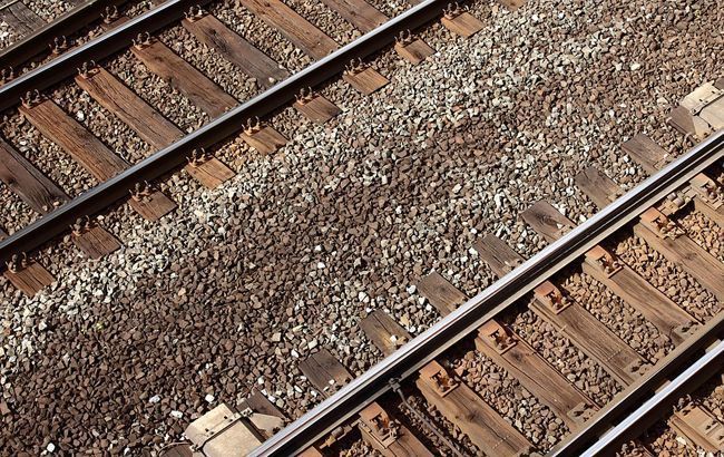 На Закарпатье автомобиль столкнулся с локомотивом, есть пострадавшие