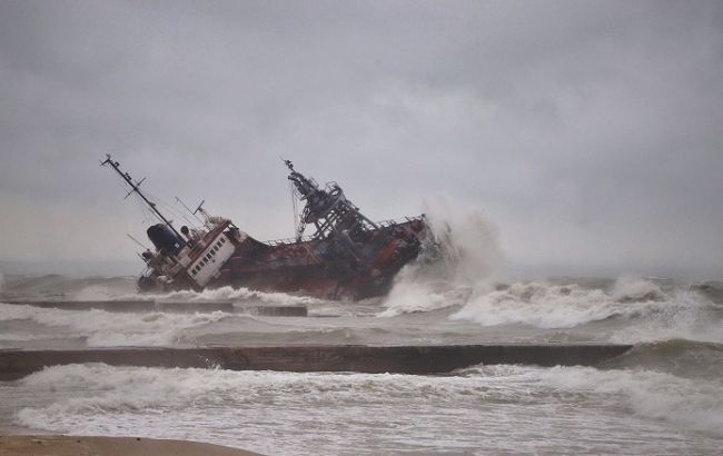 Аварія танкера в Одесі: рятувальники евакуювали весь екіпаж