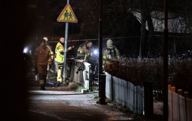 В Швеции самолет разбился возле жилого дома, есть жертвы
