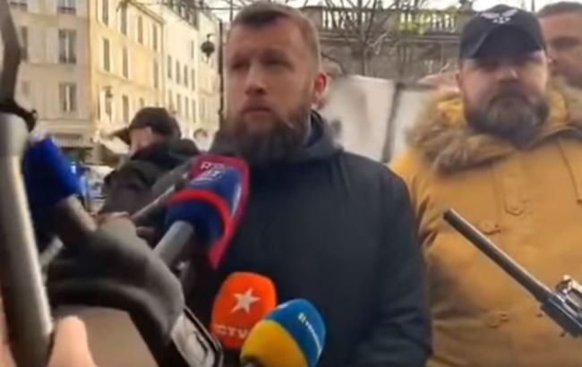 Ветеранов и активистов Нацкорпуса задержали в Париже во время акции &ldquo;Не капитулируй Путину&rdquo;