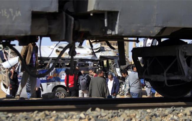 В Египте поезд столкнулся с бетонным ограждением: ранены более 40 человек