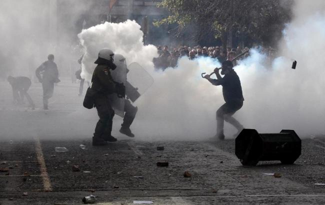 В Греции фермеры разожгли костры перед парламентом