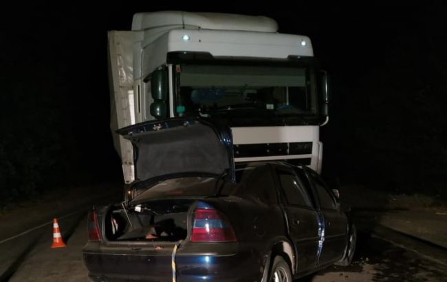 В Николаевской области фура столкнулась с легковушкой, 2 погибших и 2 пострадавших