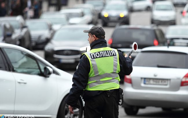 В Киеве перекрыли движение на Днепровской набережной