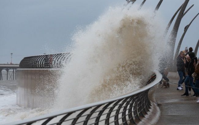 Над Атлантикой сформировался тропический шторм "Бета"