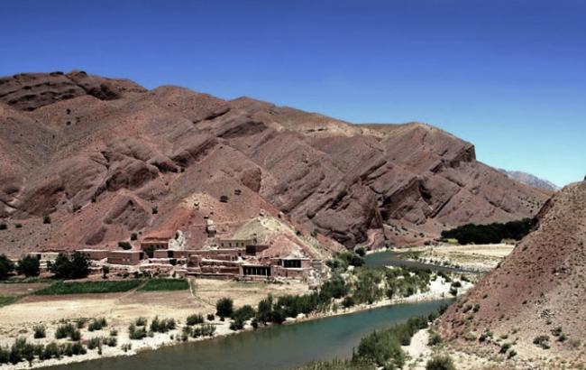 В результате взрыва в Афганистане погибли 13 человек