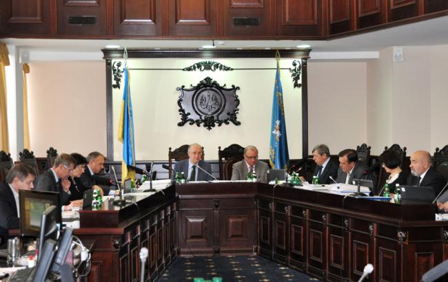 ВККСУ снова на месяц продлила срок отстранения судей Оберемко и Волковой
