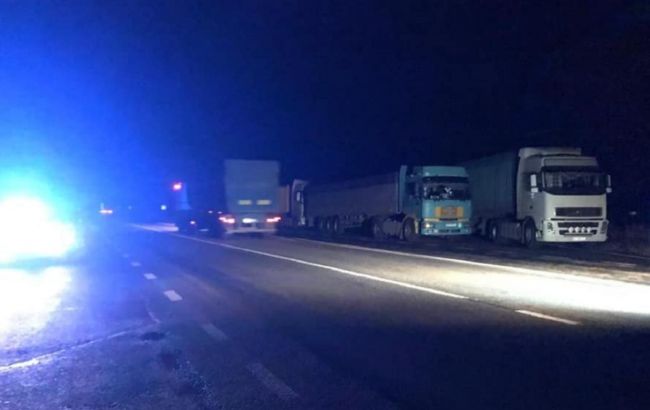На въезде в Николаев более сотни фур заблокировали движение
