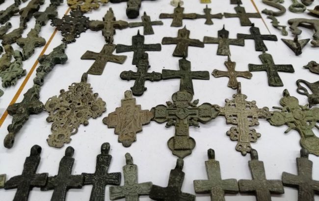 Везли под видом паркета: в Сербии таможенники нашли антиквариат из Украины