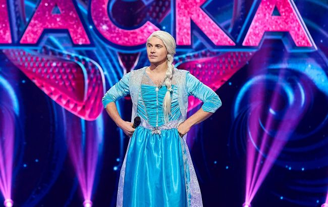 Владимир Остапчук отпустил косу и нарядился в платье (фото)