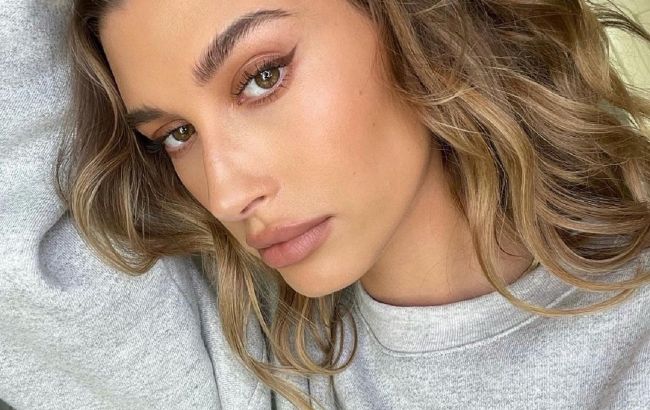 Подойдет всем: Хейли Бибер демонстрирует самое модное окрашивание волос этой весны