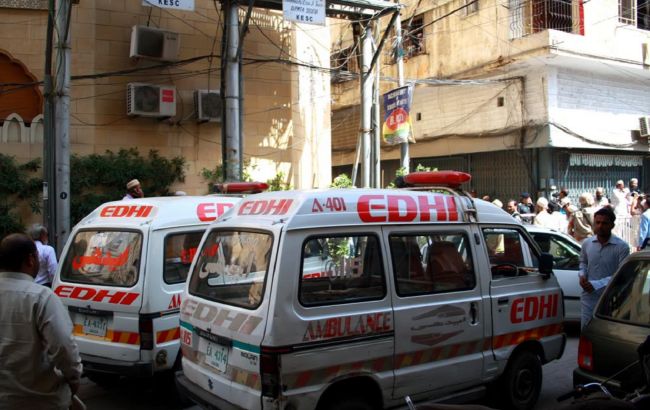 В Пакистане фургон сорвался в пропасть, семеро погибших