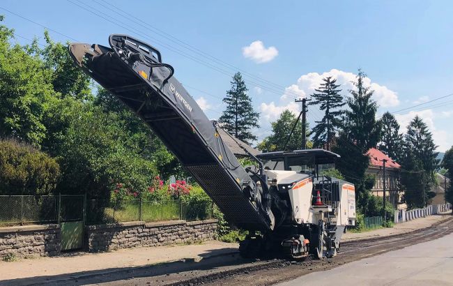 На Закарпатье восстанавливают дорогу, которая ведет к туристическим достопримечательностям